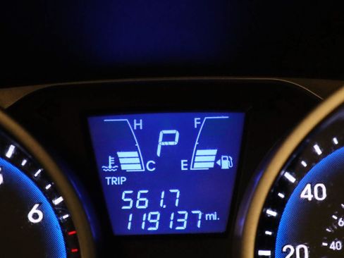 Used 2013 Hyundai Tucson GL FWD image 8
