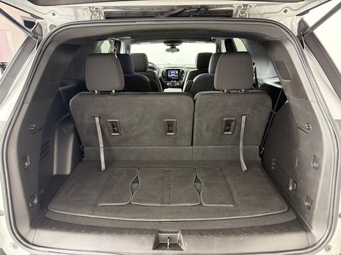 Used 2022 Chevrolet Traverse LT FWD image 22