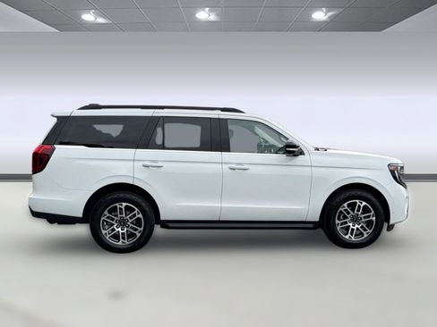 Certified 2025 Ford Expedition Active AWD/4WD image 8