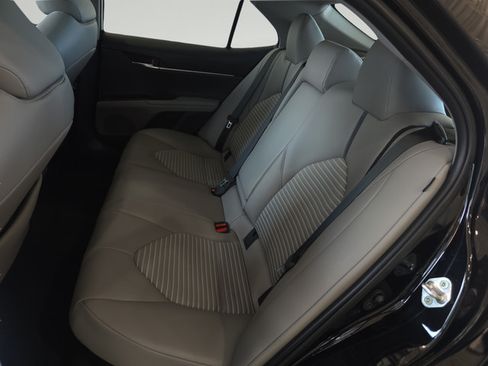 Used 2023 Toyota Camry SE w/ Cold Weather Package FWD image 22