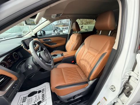 Used 2024 Nissan Rogue Platinum w/ Platinum Premium Package FWD image 11