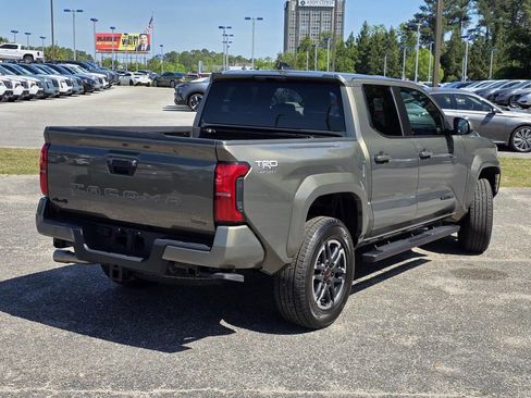 Used 2025 Toyota Tacoma TRD Sport AWD/4WD image 6