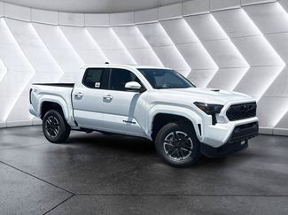 Used 2026 Toyota Tacoma TRD Sport w/ TRD Sport Upgrade Package AWD/4WD video 1