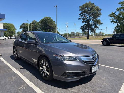 Used 2017 Acura TLX w/ Technology Package FWD image 4