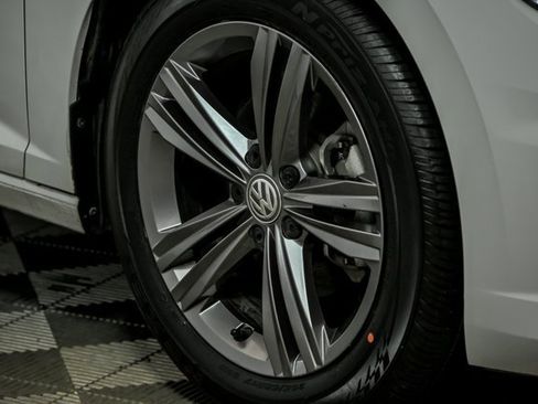 Used 2020 Volkswagen Jetta R-Line image 3