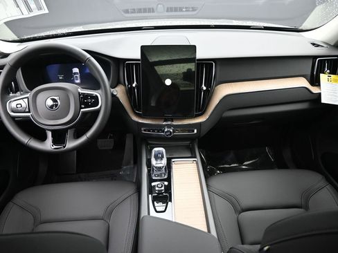 New 2026 Volvo XC60 B5 Plus w/ Protection Package Premier AWD/4WD image 20