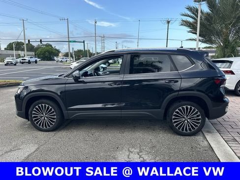 Used 2025 Volkswagen Taos SE FWD image 9