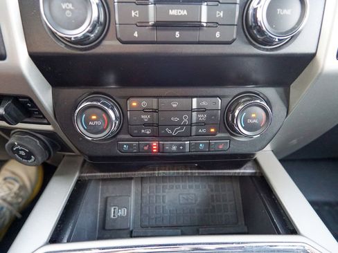 Used 2020 Ford F250 Lariat w/ Lariat Ultimate Package AWD/4WD image 33
