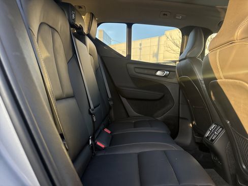 Used 2025 Volvo XC40 B5 Plus image 22