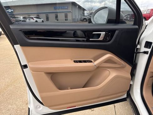 Used 2020 Porsche Cayenne image 13