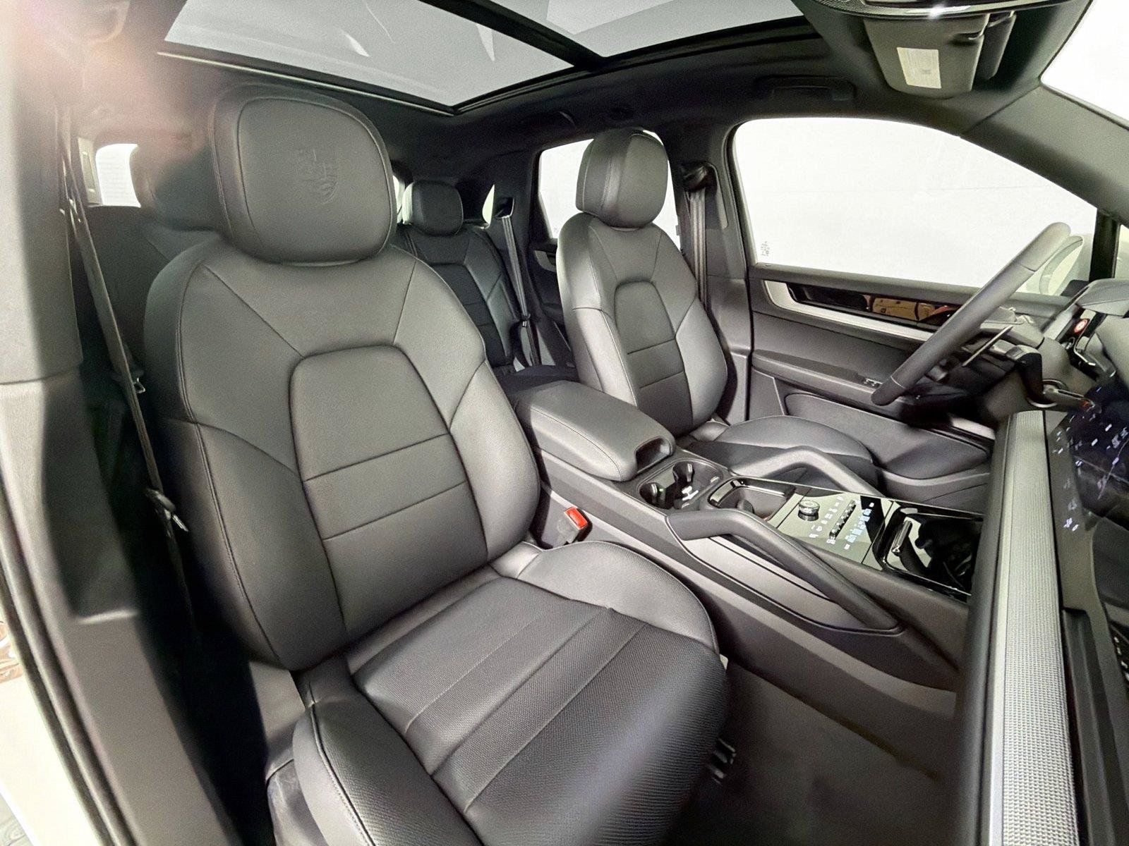 Certified 2025 Porsche Cayenne E-Hybrid AWD/4WD image 27