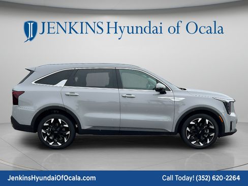 Used 2025 Kia Sorento EX w/ Panoramic Sunroof Package FWD image 2