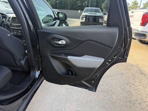 Used 2014 Jeep Cherokee Latitude FWD image 16