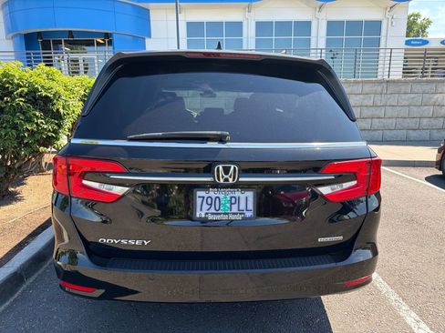 Used 2023 Honda Odyssey Touring image 5