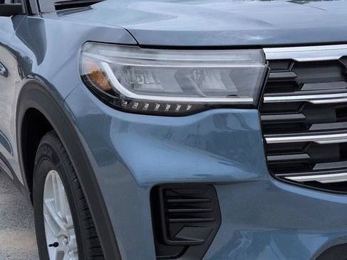 New 2026 Ford Explorer Active RWD image 9