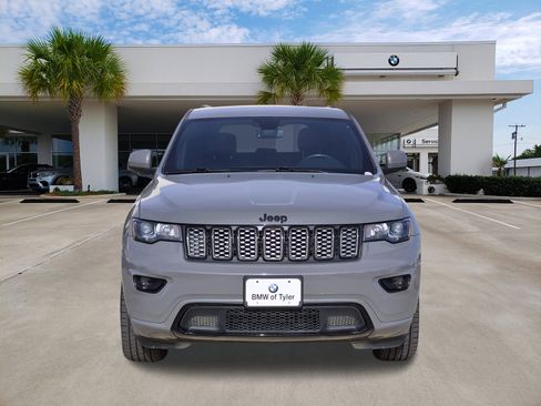 Used 2020 Jeep Grand Cherokee Altitude image 2