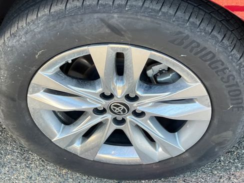 Used 2024 Toyota Sienna Limited AWD/4WD image 22