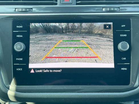 Used 2022 Volkswagen Tiguan SE w/ Panoramic Sunroof Package image 30