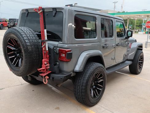 Used 2019 Jeep Wrangler Unlimited Sahara AWD/4WD image 5