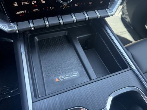 Used 2024 GMC Acadia Elevation image 13