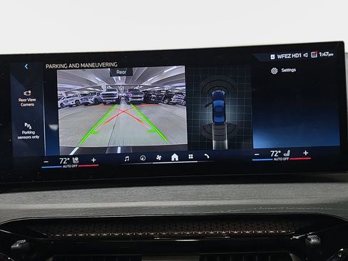 Used 2025 BMW 330i Sedan w/ M Sport Package image 24