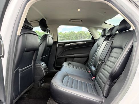 Used 2018 Ford Fusion SE w/ Equipment Group 602A FWD image 15