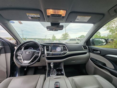 Used 2019 Toyota Highlander XLE AWD/4WD image 21
