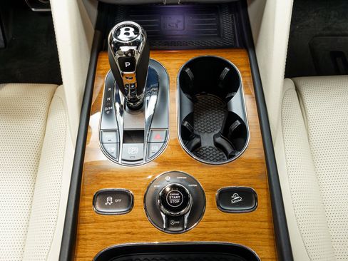 Used 2021 Bentley Bentayga w/ First Edition Specification AWD/4WD image 38