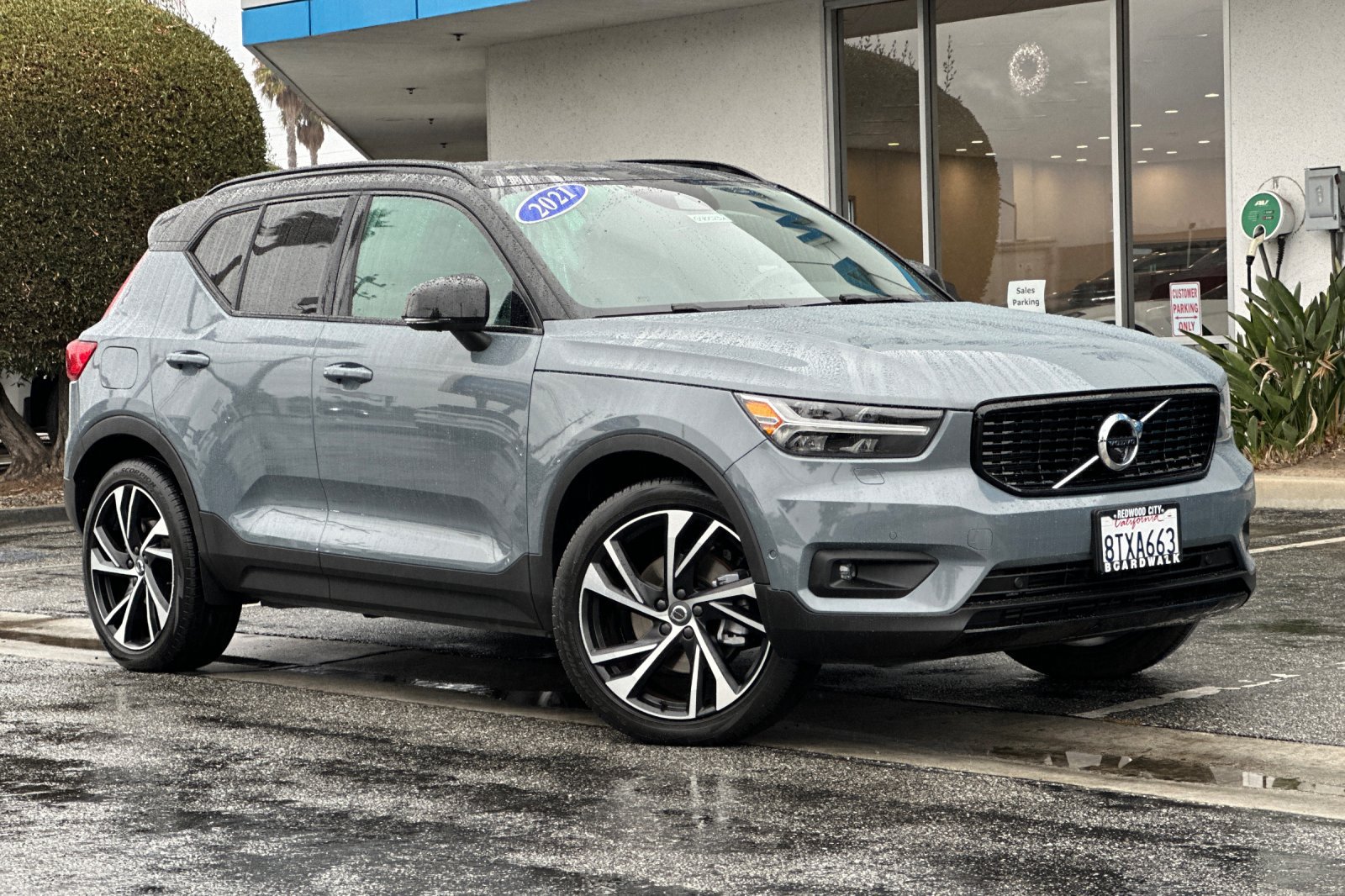 Used 2021 Volvo XC40 T5 R-Design AWD/4WD image 2