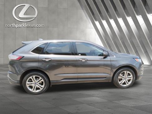 Used 2018 Ford Edge Titanium w/ Technology Package FWD image 4