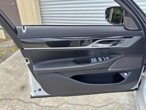 Used 2019 BMW 740i w/ M Sport Package RWD image 44
