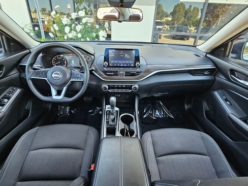 Used 2024 Nissan Altima 2.5 SV image 18