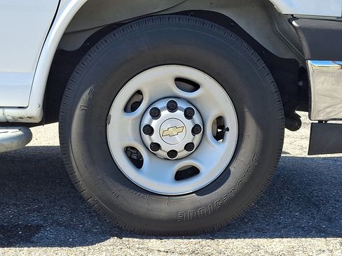 Used 2025 Chevrolet Express 2500 w/ Driver Convenience Package RWD image 8