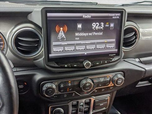 Used 2018 Jeep Wrangler Unlimited Sahara image 11