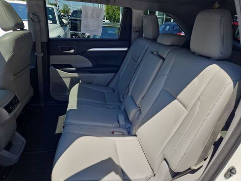 Used 2015 Toyota Highlander XLE AWD/4WD image 14