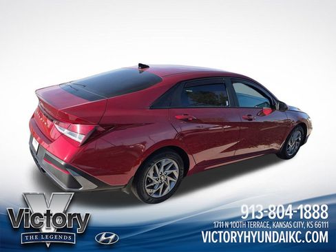 Used 2024 Hyundai Elantra SEL FWD image 5