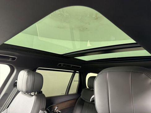 New 2026 Land Rover Range Rover Long Wheelbase SE image 9