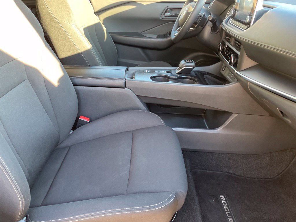 Used 2024 Nissan Rogue S FWD image 25