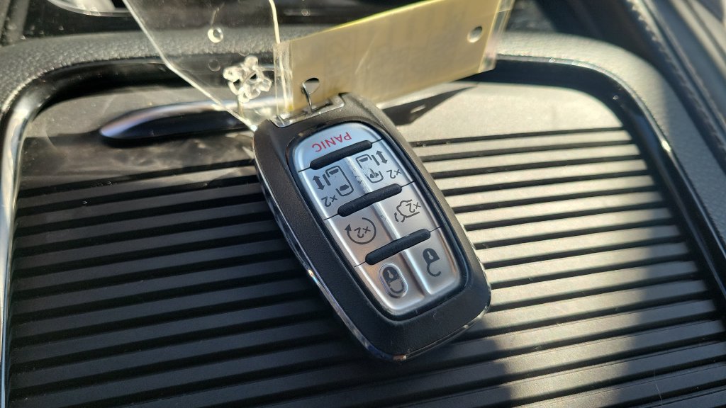 Used 2025 Chrysler Pacifica Limited FWD image 23