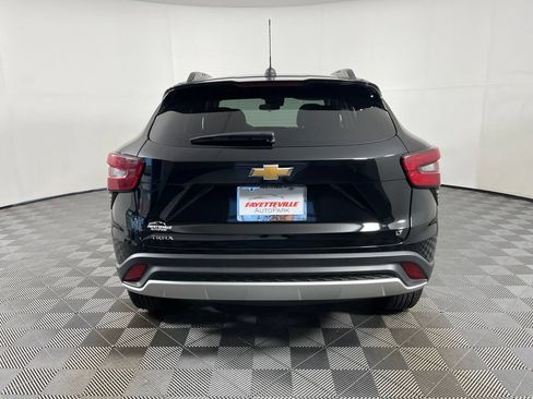 Certified 2025 Chevrolet Trax LT FWD image 8