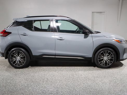 Used 2021 Nissan Kicks SR image 6
