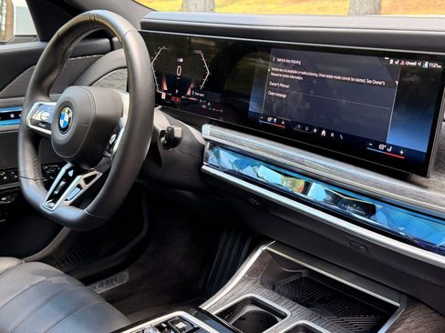 Used 2025 BMW 760i xDrive AWD/4WD image 22