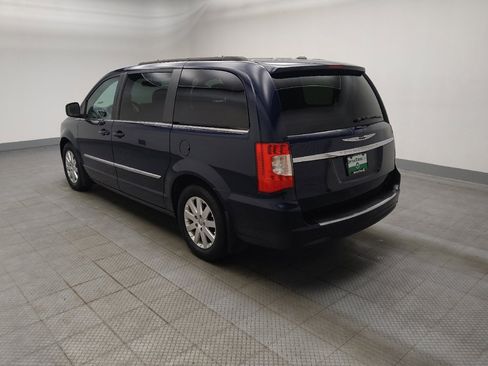 Used 2015 Chrysler Town & Country Touring FWD image 5