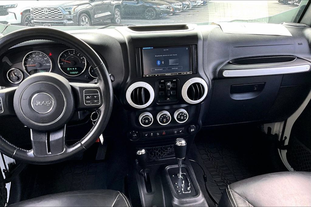 Used 2017 Jeep Wrangler Unlimited Sahara w/ Max Tow Package AWD/4WD image 8