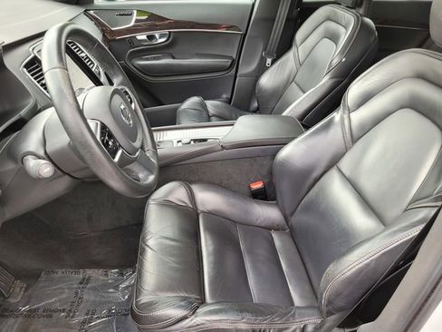 Used 2017 Volvo XC90 T6 Momentum w/ Vision Package image 17