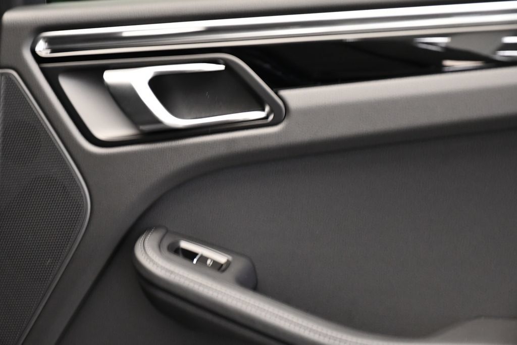 Certified 2026 Porsche Macan AWD/4WD image 54