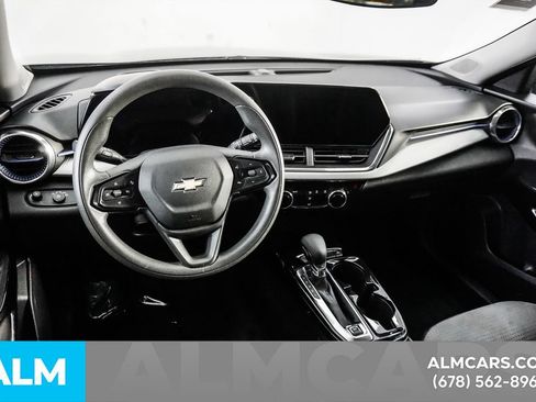Used 2025 Chevrolet Trax LT FWD image 21