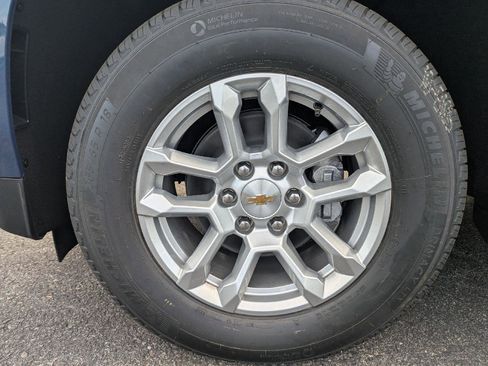 New 2026 Chevrolet Suburban LT w/ Comfort Package AWD/4WD image 16
