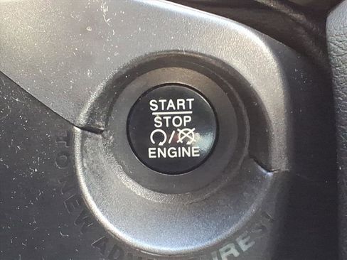 Used 2016 Jeep Renegade Latitude w/ Popular Equipment Group image 18