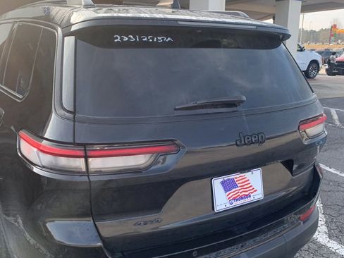 Used 2023 Jeep Grand Cherokee L Laredo image 21